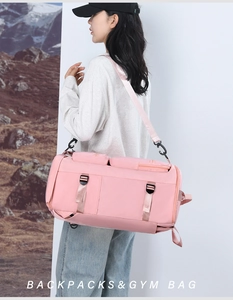 Sac de sport rose en nylon imperméable avec sangles réglables et poches zippées de voyage