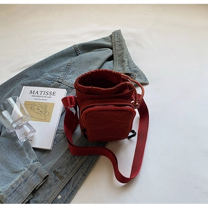 Sac bandoulière imperméable rouge foncé pour bouteille en nylon avec cordon de serrage