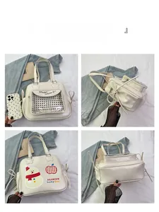 Detailansicht der cremefarbenen Ita-Bag mit PVC-Sichtfenster und Schneemann-Aufdruck