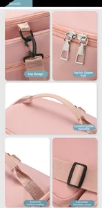 Détails du sac de fitness rose avec boucles réglables et fermetures éclair fluides