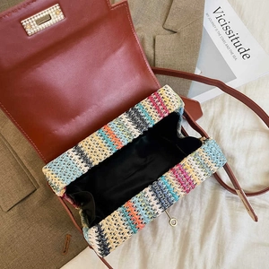 Borsa a scatola in paglia a righe stile francese con patta in pelle e chiusura