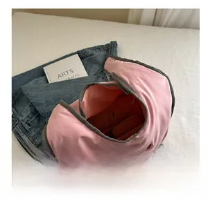 Sac à dos vintage rose en tissu avec grand intérieur et petite pochette de rangement