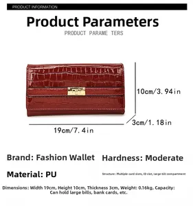 Détail macro du portefeuille en cuir PU rouge à texture crocodile avec dimensions
