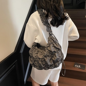 Grande borsa tote a pieghe grigio scuro, borsa a spalla con trama a nuvola per donna
