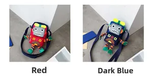 Détail des sacs bandoulière robot de dessin animé en rouge et bleu foncé avec sangles