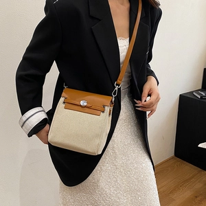 Fashionable large-capacity contrast color shoulder bag with canvas and leather trim