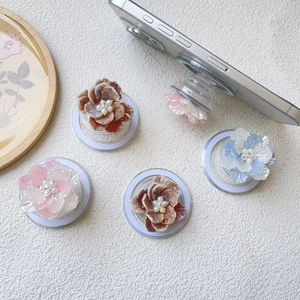 Detail of floral MagSafe phone socket with 3D gradient petals and pearl center decoration
