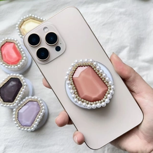 Magnetic pearl and diamond cell phone grip stand with crystal geometric surface design
