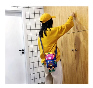 Sac bandoulière robot en toile bleu marine avec hélice jaune ludique sur le dessus