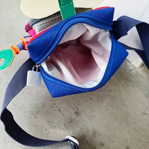 Sac bandoulière robot de style japonais en toile bleue avec intérieur spacieux pour enfant