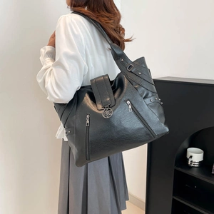 Grand sac cabas noir en cuir PU avec fermetures éclair et pendentif fleur chic