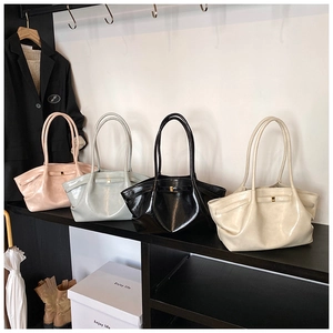 Chic tote bags in four colors featuring glossy finish and elegant pleated bow design