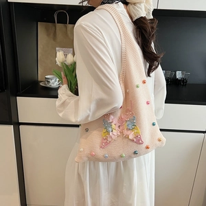 Sac fourre-tout rose en tricot avec papillon en tulle 3D et perles colorées