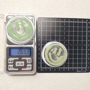 Detailed scale view of transparent acrylic phone grip showing weight of 26.53 grams