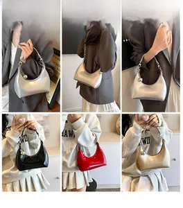 Collage de sacs hobo en cuir verni brillant en argent, noir, rouge et doré
