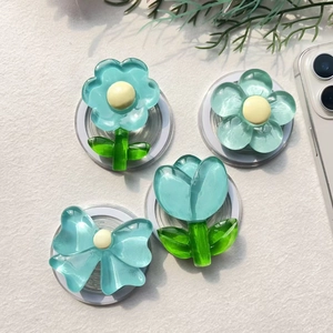 Set di quattro supporti magnetici per telefono a forma di fiori blu traslucidi su bianco