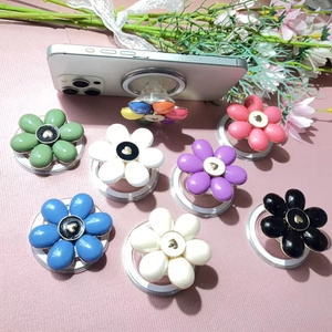 Creative floral pop socket stand with heart accent and expandable magnetic phone grip