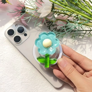 Macro di un supporto per telefono a forma di fiore 3D blu su uno smartphone viola