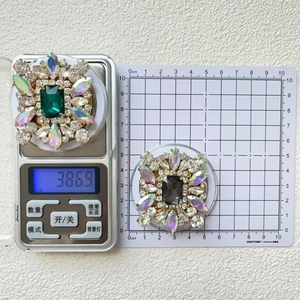 Macro detail of luxury rhinestone Magsafe grip showing 5.5cm size and 38.69g weight