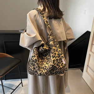 Minimalist large capacity canvas leopard print tote bag with shoulder strap shown on model