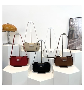 Minimalist leather shoulder bags in five colors with silver turn-lock and lychee texture