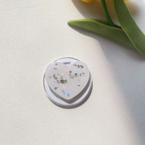 Close-up of heart-shaped Magsafe grip with colorful glitter and tulip leaf detail
