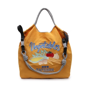 Sac cabas en nylon jaune vif avec broderies légumes et bandoulière noire