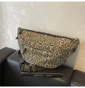 Detail of trendy leopard print waist bag with durable black zipper and adjustable strap