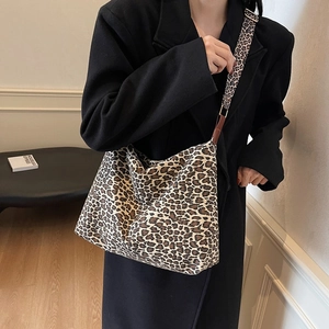 Fashionable leopard print tote bag with wide strap for women stylish hobo shoulder bag