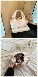 Detailansicht der Cloud-Tasche mit Platz für Kosmetika und persönliches Zubehör