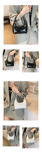 Sac hobo croissant en cuir verni chic en noir et blanc avec double fermeture éclair
