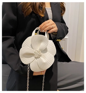 Close-up of white 3D flower-shaped PU leather crossbody bag with elegant chain strap