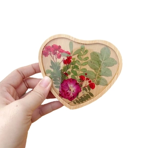 Handcrafted heart-shaped resin coaster with real dried flowers and natural bamboo wood frame