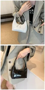 Détails de sacs hobo minimalistes en cuir verni brillant en coloris noir et blanc élégants