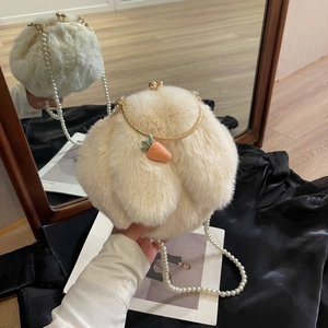 Sac à main mignon en peluche avec bandoulière perle et breloque carotte pour femme