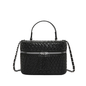 Elegante mini borsa a secchiello intrecciata nera con dettagli argento e tracolla