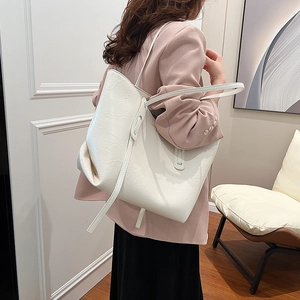 Chic cream white large capacity tote bag with pleated texture for stylish daily commuting