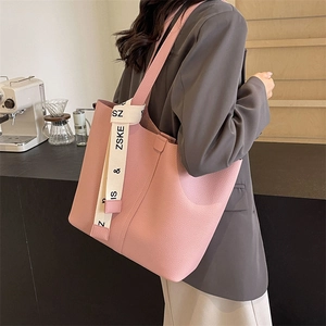 Pink pleated leather tote bag with decorative strap for stylish women's commuting use
