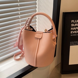 Sac Seau En Cuir PU Grainé Avec Foulard Décoratif Sac À Main Mode Sac À Épaule Sac Bandoulière Décontracté Femmes