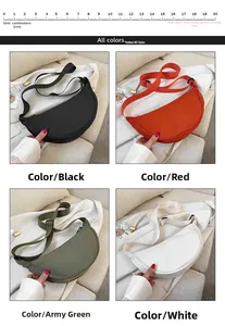 Vue détaillée en grille de sacs croissants en nylon noirs, rouges, verts et blancs