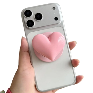 3D pink heart-shaped magnetic phone socket holder mounted on a white smartphone