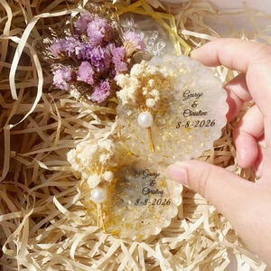 Resin Fridge Magnet With Dried Flowers Gold Foil And Faux Artificial Pearl Scalloped Edge Decorative Wedding Favor Souvenir