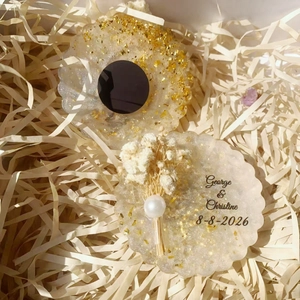 Custom round resin coasters with dried flowers and gold foil for wedding favors