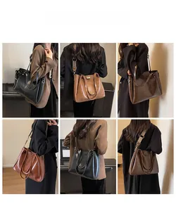 Detail der Vintage-Tote-Bag aus Öl-Wachs-Leder mit gemustertem Schultergurt