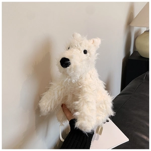 Dettaglio della borsa a tracolla cucciolo di peluche bianco con pelliccia sintetica e occhi neri