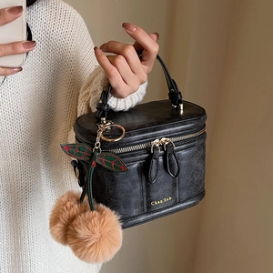 Sac À Main Vintage En Cuir PU Pour Femmes Sac À Bandoulière Carré Avec Pendentif Cerise En Fourrure Élégante Sac À Bandoulière