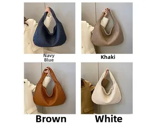 Dettaglio delle borse hobo intrecciate in blu navy, kaki, marrone e bianco