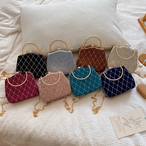 Pochette de soirée en velours matelassé avec perles et chaîne en huit couleurs variées