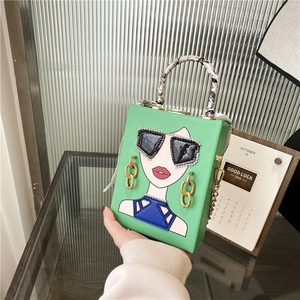 Mode Damen Schultertasche PU Leder Cartoon Porträt Druck Satinnschal Griff Goldene Kette Tasche Quadratische Box Abendtasche