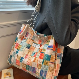 Large capacity plaid tote bag with colorful woven texture and niche design chain strap